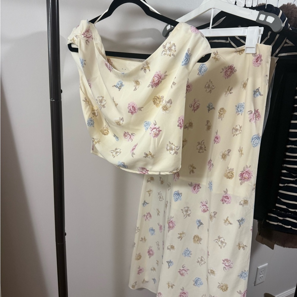 Le Lis Cream Floral Two-Piece Set